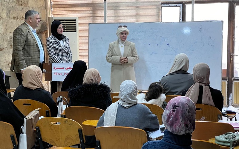 كلية التربية الأساسية تواصل تنظيم جولات إرشادية بشكل منتظم لطلابها 